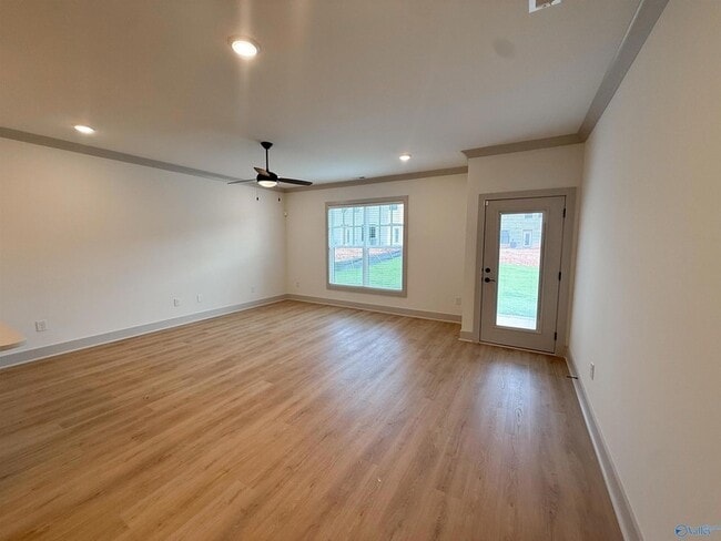 Building Photo - 18 Whispering Oak Dr SW
