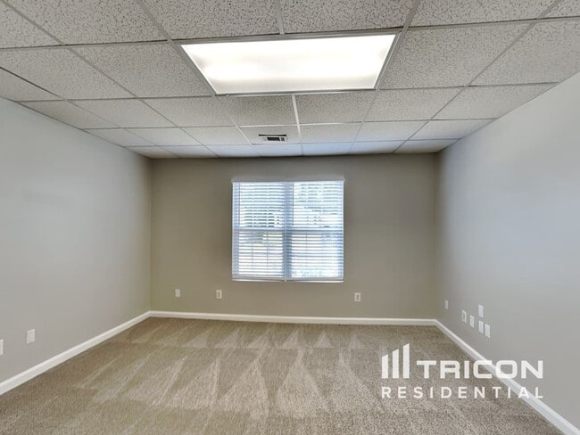 Building Photo - 5922 Graywood Cir SE