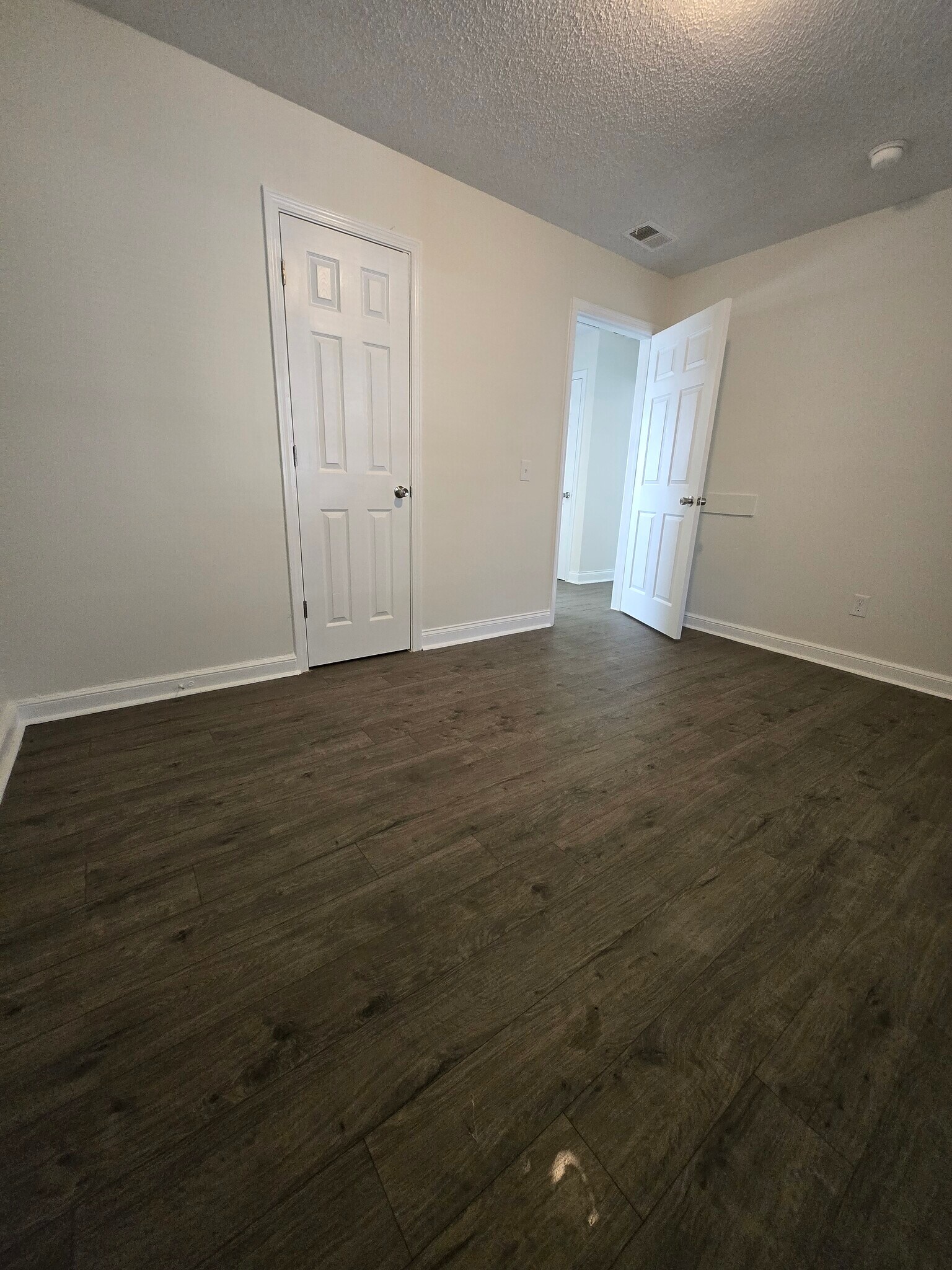 Building Photo - 617 Lexington Ave