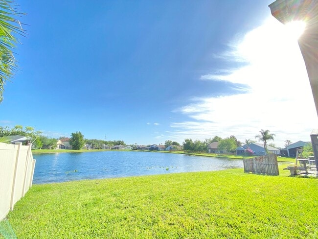 Building Photo - Beautiful Home with Water View in Waterfor...