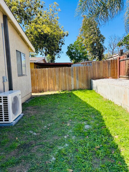 Building Photo - 2811 E 11th St