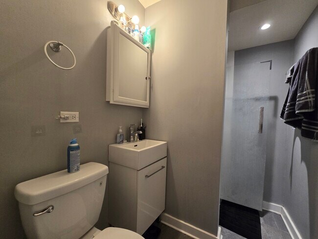 Building Photo - 1319 Ogden Ave