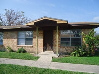 Building Photo - 2409 Gumwood Ave W