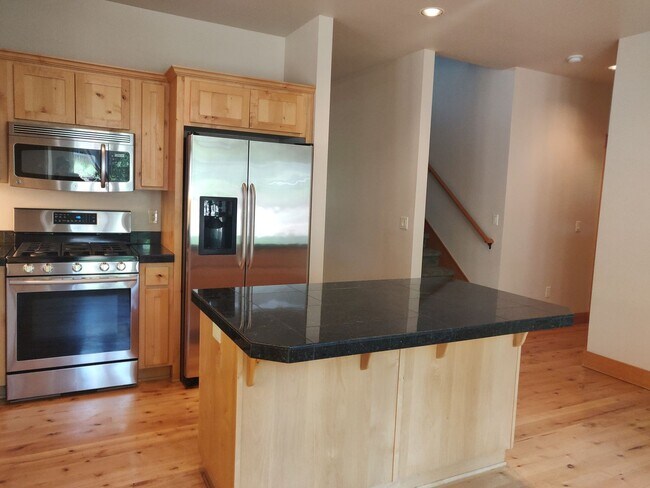 Building Photo - Charming 3x2.5 Modern Craftsman Home in NW...