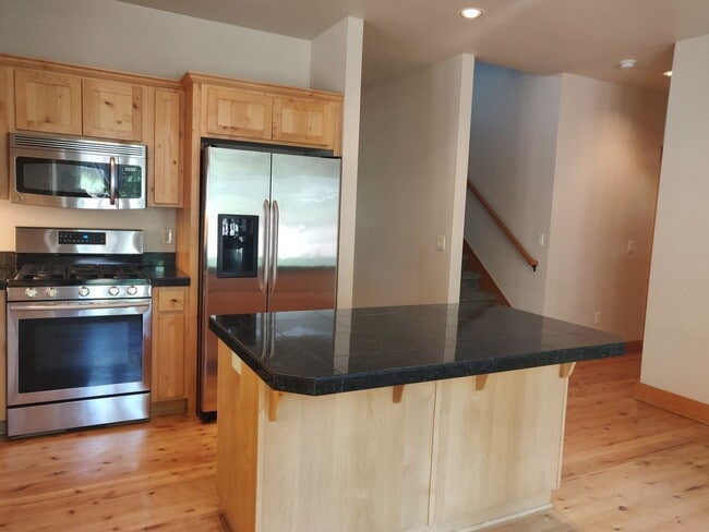 Building Photo - Charming 3x2.5 Modern Craftsman Home in NW Crossing with Private Backyard Oasis and Bonus Room Up...