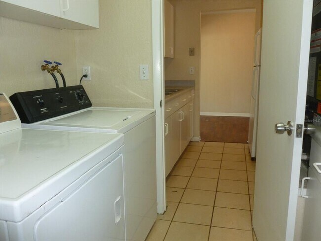 Building Photo - 5330 Springwood Rd