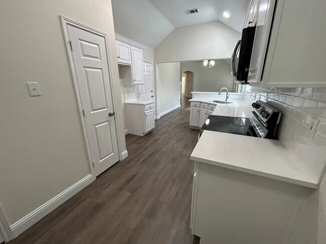 Building Photo - Charming 3-Bedroom Plano Retreat with Cozy Fireplace & Gleaming Hardwood Floors!