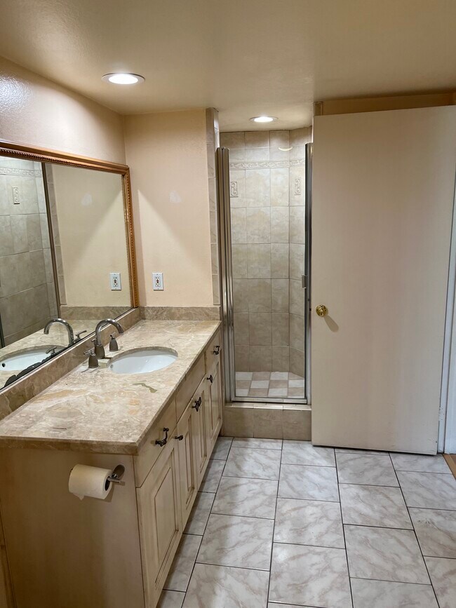 Building Photo - 110 N Everett St