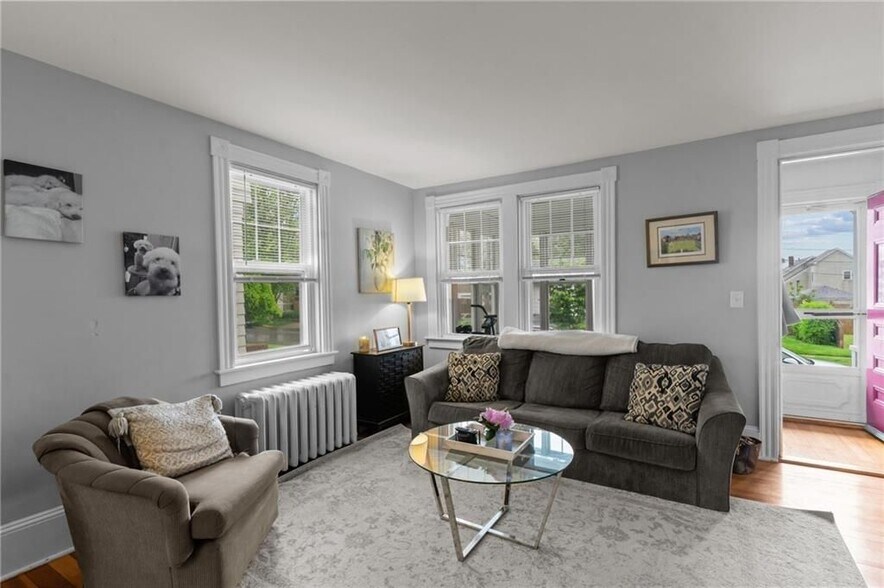 Building Photo - 44 Bedlow Ave