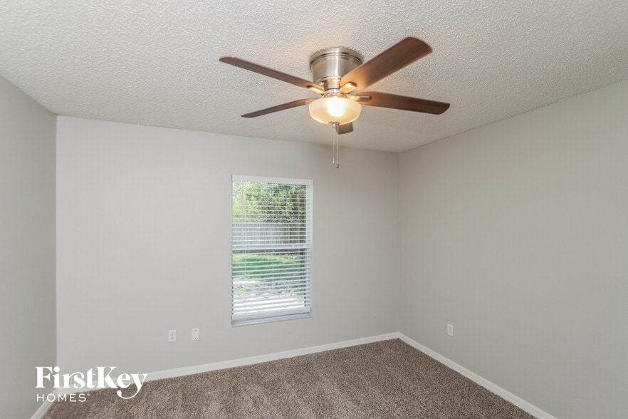 Building Photo - 826 Tedder Rd SE