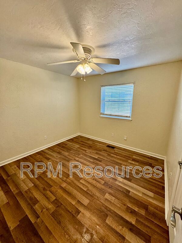 Building Photo - 10449 Dover Dr