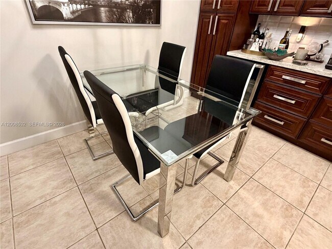 Building Photo - 3064 S Oakland Forest Dr