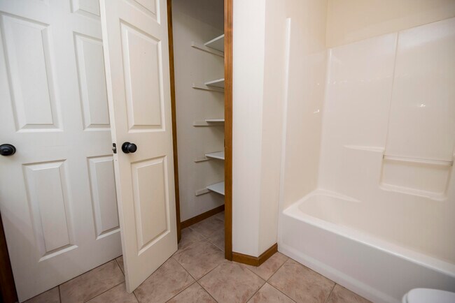 Building Photo - 3508 Berkshire