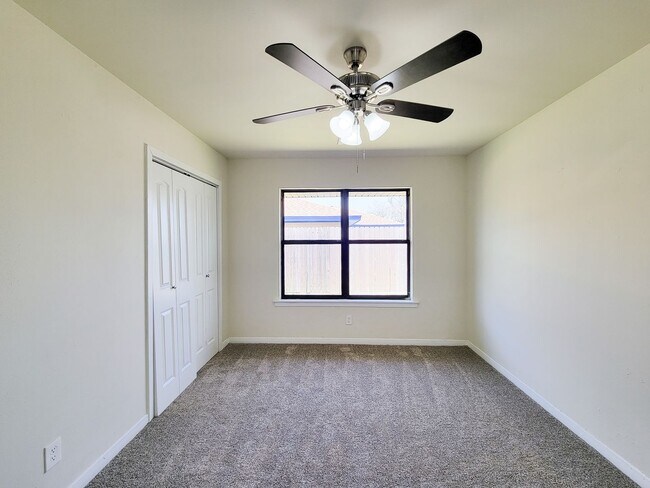 Building Photo - BEAUTIFUL REMODELED 4 BEDROOM 2 BATH HOME IN LAKE JACKSON, TEXAS