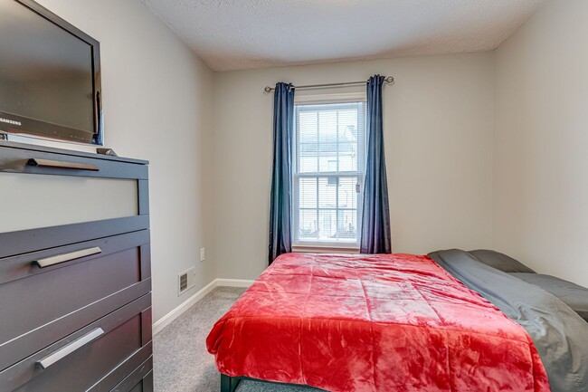 Building Photo - Charming 3 Bedroom Home in Prime Clinton L...