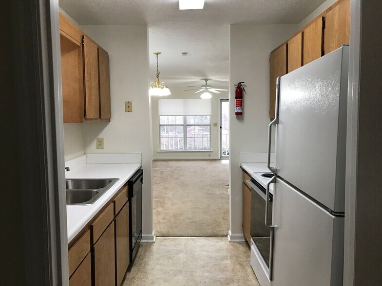 Building Photo - 304 Oriole Dr