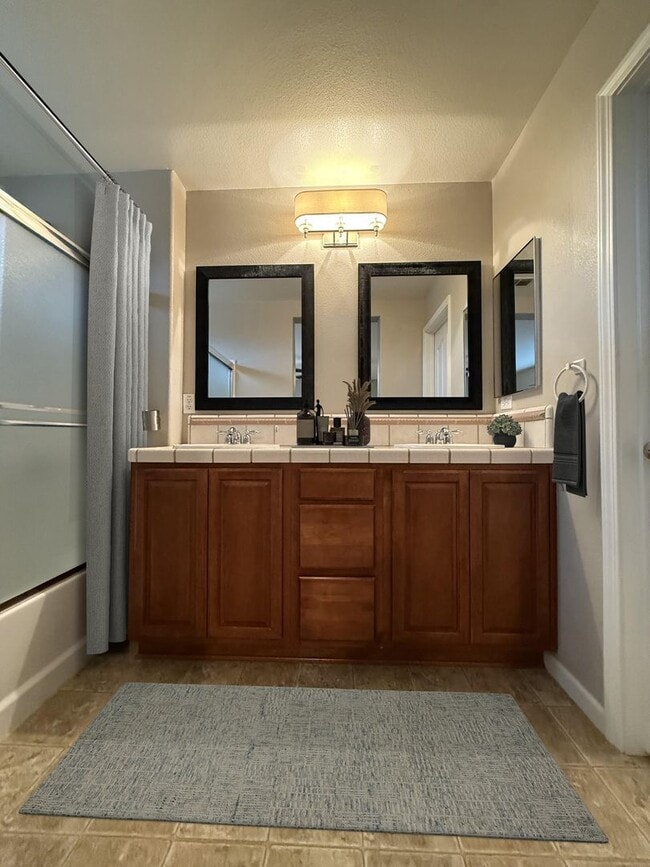 Building Photo - *For Rent: Stunning 2-Bedroom, 2-Bathroom ...