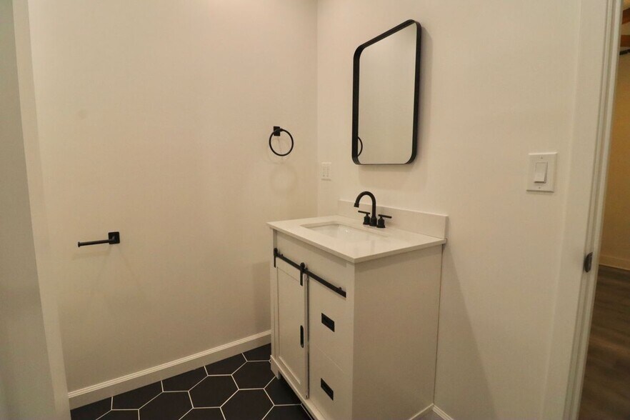 Building Photo - 3150 Lime St