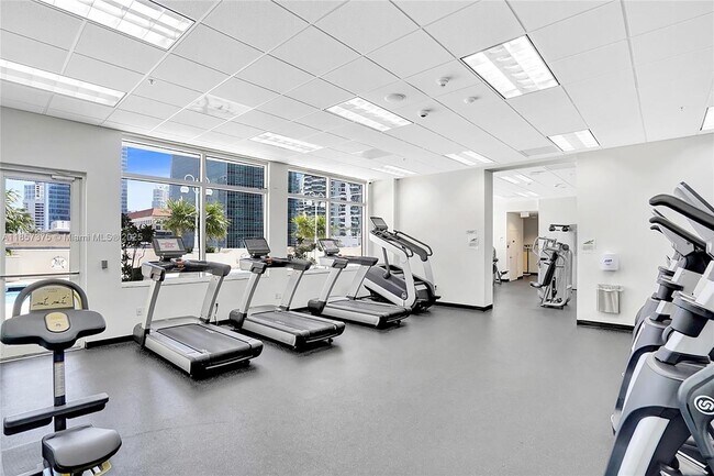 Building Photo - 1200 Brickell Bay Dr