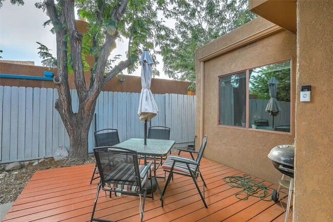 Building Photo - Midtown Santa Fe 3 Bed, 2 Bath, 2 Car Gara...