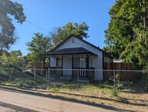 Building Photo - 2309 Wyandotte Ave
