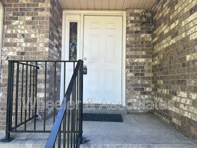 Building Photo - 1315 Brooke Ln