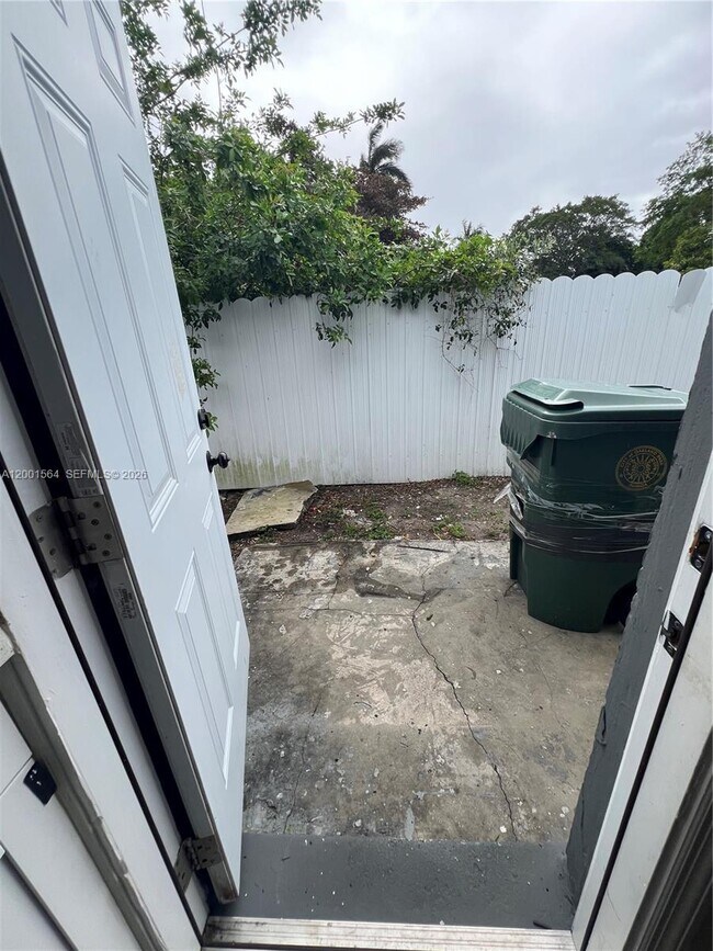 Building Photo - 2620 NW 18th Terrace