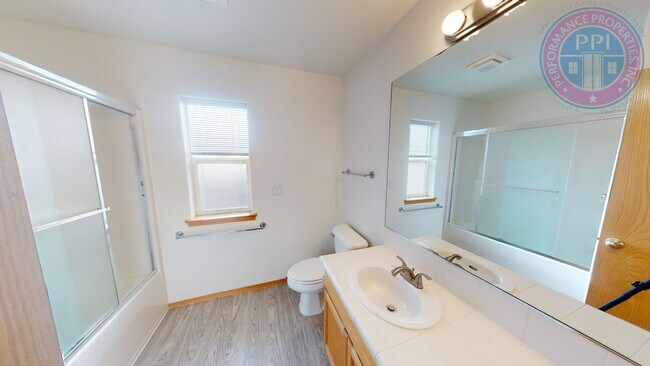 Building Photo - Beautiful Village Townhome!! Double Garage- Great Sunnyside Location!! Pet Friendly Princeton Vil...