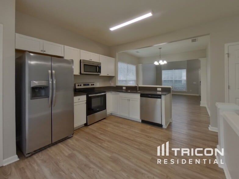 Building Photo - 2521 Wingdale Dr