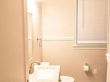 Building Photo - Fully Furnished 4BR Bungalow in Prime Forest Dr Location