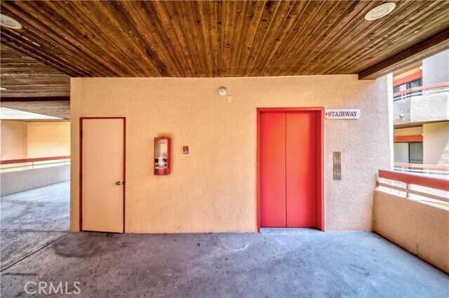 Building Photo - 941 W Carson St