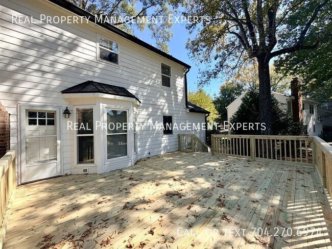 Building Photo - 8509 Golf Ridge Dr