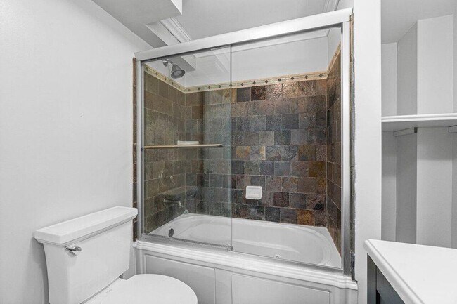 Building Photo - 8 Royal Palm Way