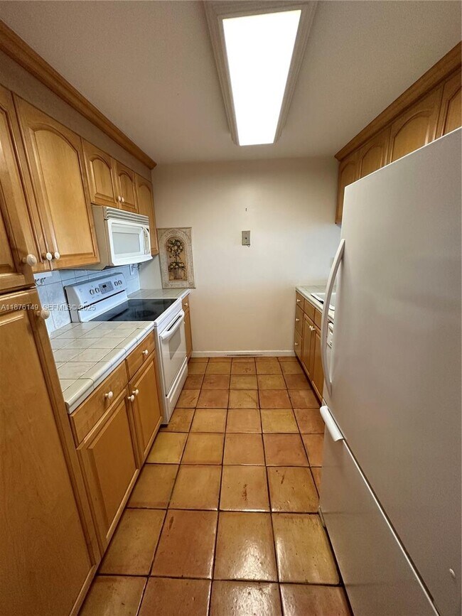 Building Photo - 600 NE 36th St