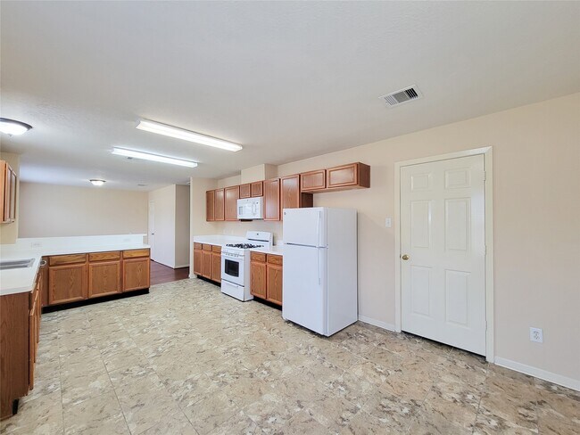 Building Photo - 19718 Byron Meadows Dr