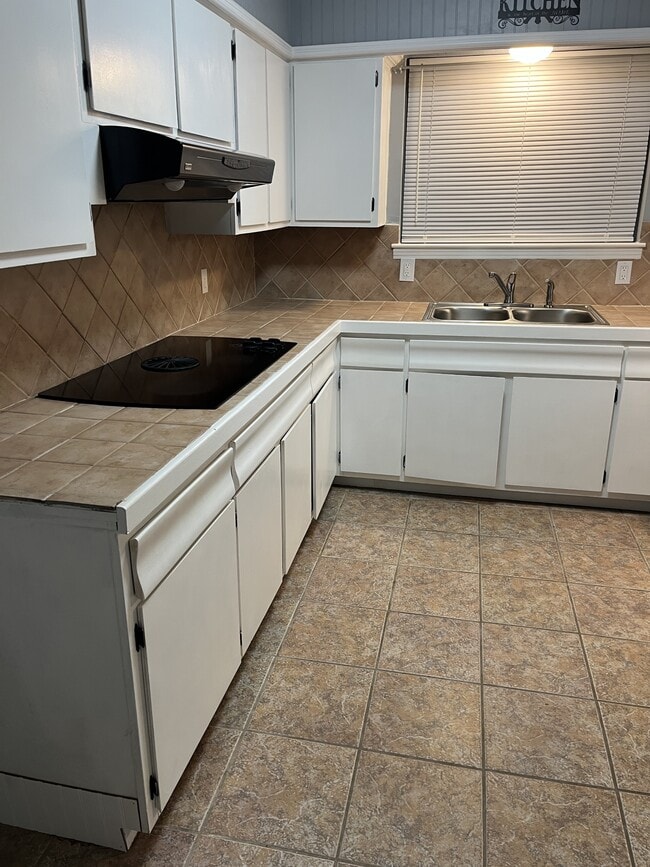 Building Photo - 2501 Havard Rd