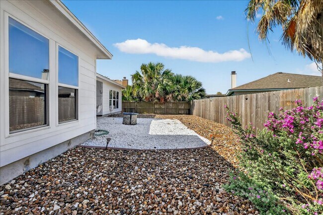 Building Photo - 15229 Barataria Dr