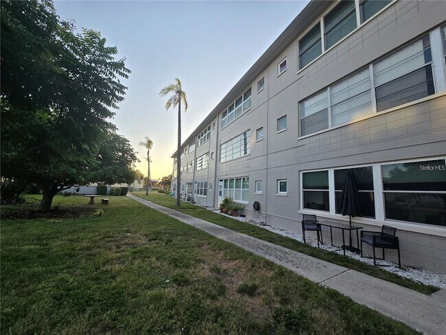 Building Photo - 211 Pasadena Ave N