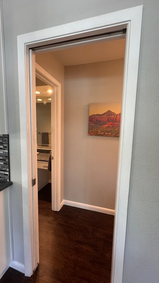 Building Photo - 4804 Greystone Dr
