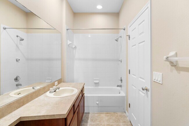 Building Photo - 2731 Sand Arbor Cir