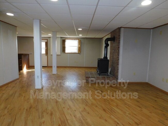 Building Photo - 201 Robinhood Rd