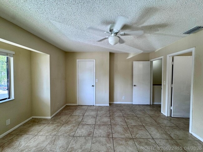 Building Photo - 704 Riverside Dr