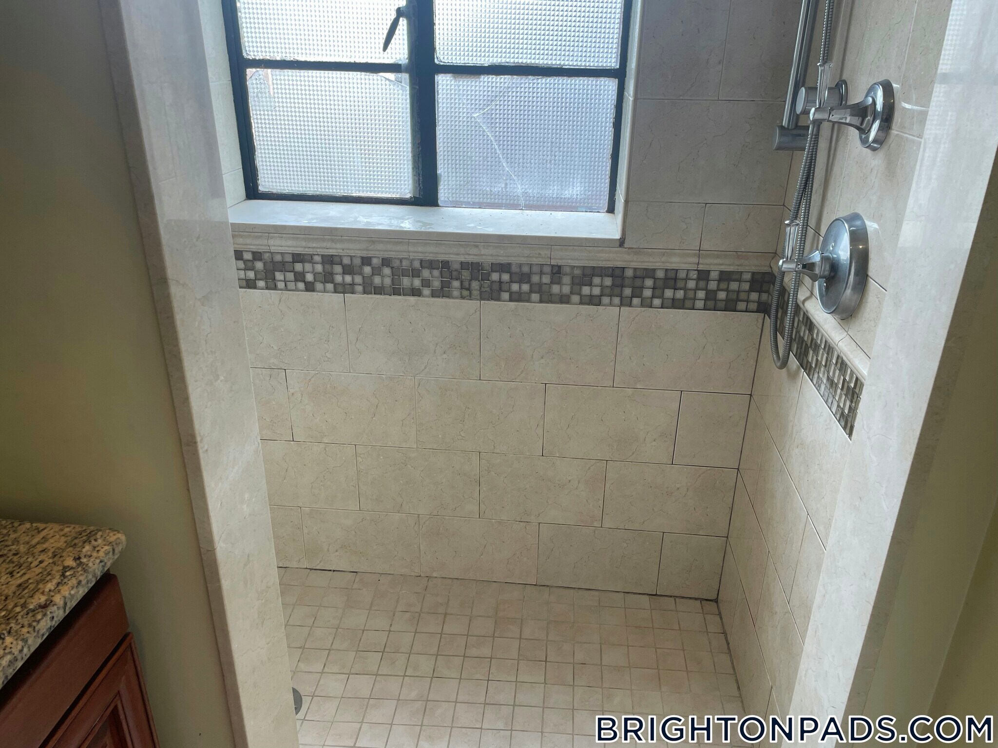 Building Photo - 97 Strathmore Rd