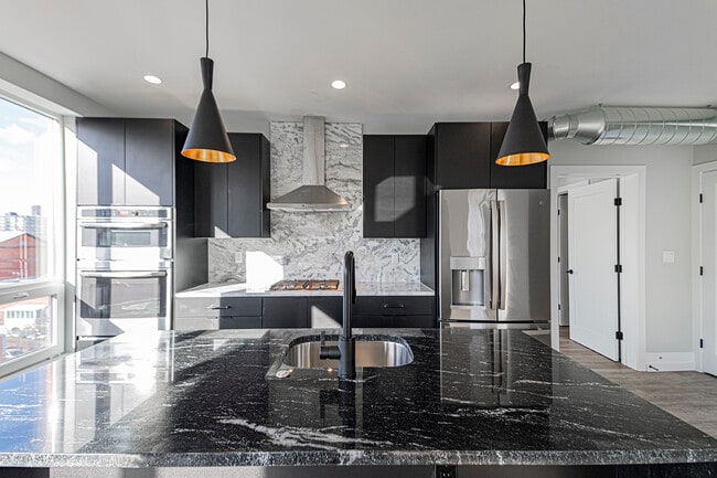 Building Photo - Hudson Liberties