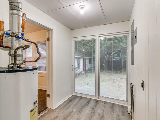 Building Photo - 3 Bedroom 1 Bath home in Shawnee!