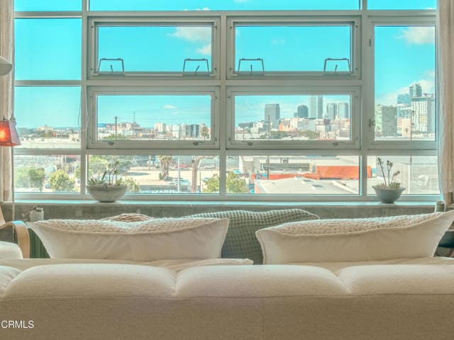 Building Photo - 530 S Hewitt St