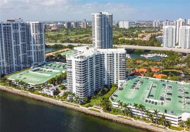 Building Photo - 19101 NE 36th Pl