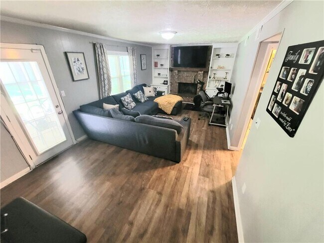 Building Photo - 4257 Duesenberg Dr
