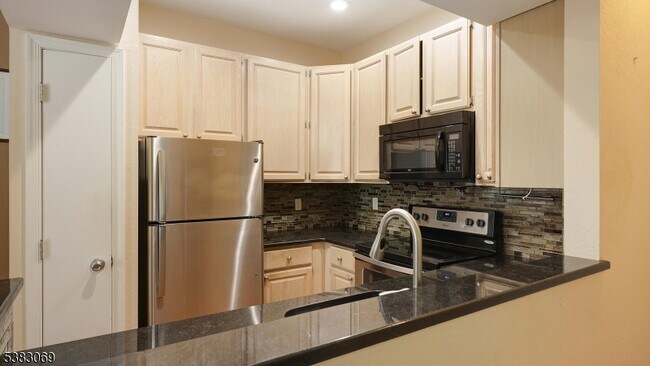 Building Photo - 19 Quail Brook Ct