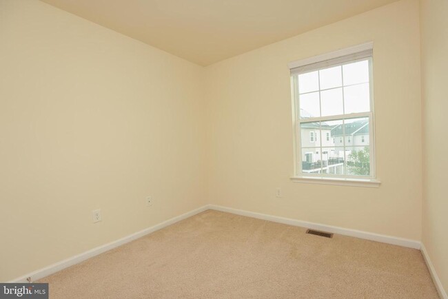 Building Photo - 7954 Blue Stream Dr